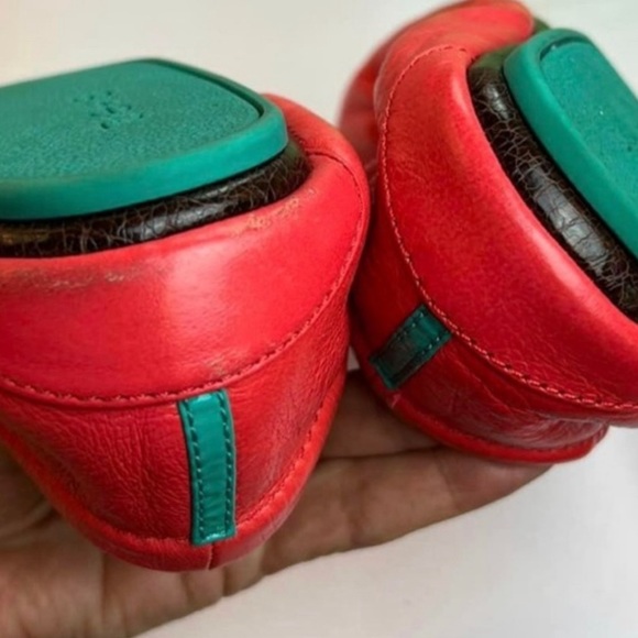 Tieks Size 9 in POPPY Includes Box, Flower, Bag - Picture 1 of 6